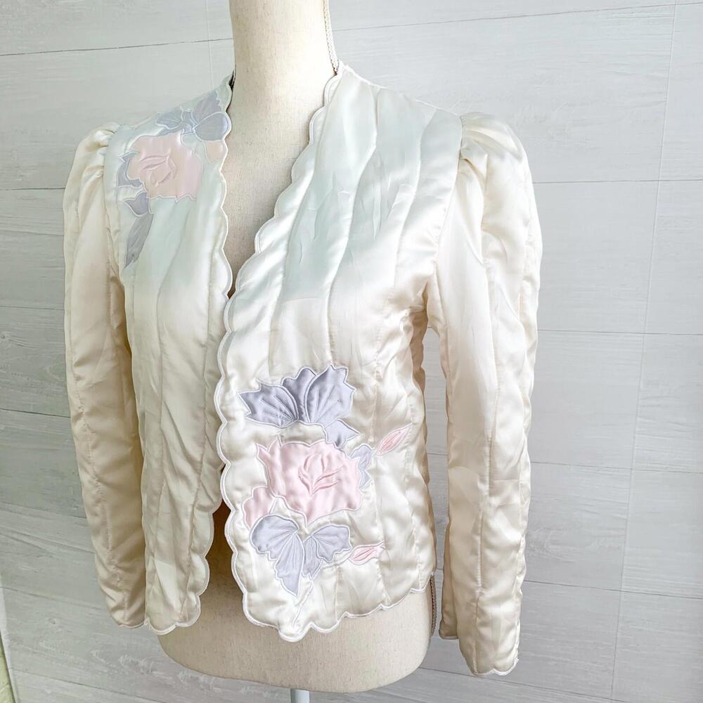 Vintage Natori - Ivory floral quilted open front bed jacket, P - Picture 2 of 6